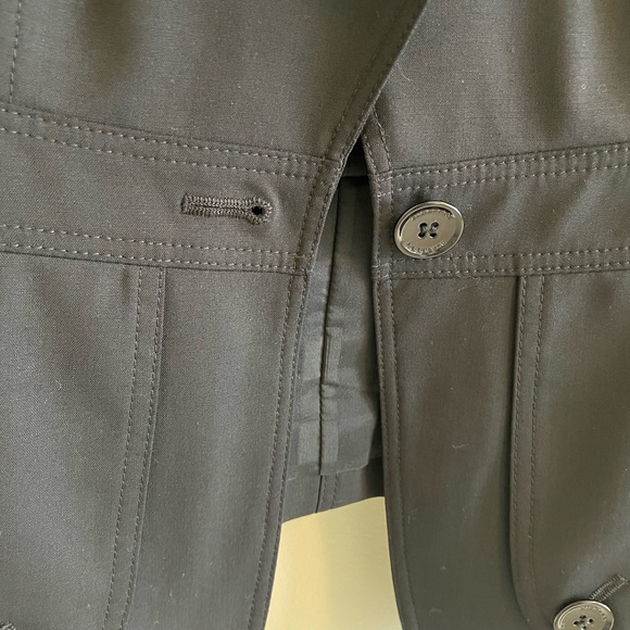 Size 4 Like New Authentic Burberry Blazer - Picture 16 of 17